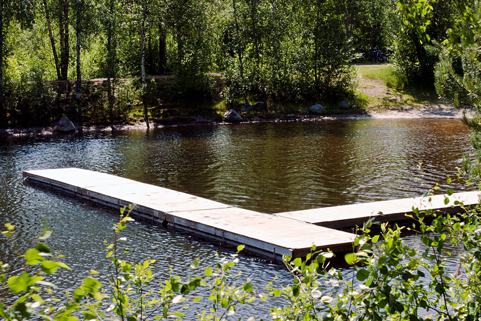 Bryggor vid Bölesholmarnas badplats, Umeå